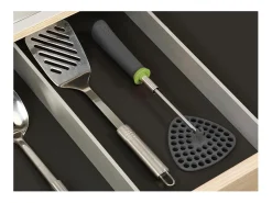 Amassador de batatas dobrável ergonômico Delta Joseph Joseph - Aço inoxidável cinza verde