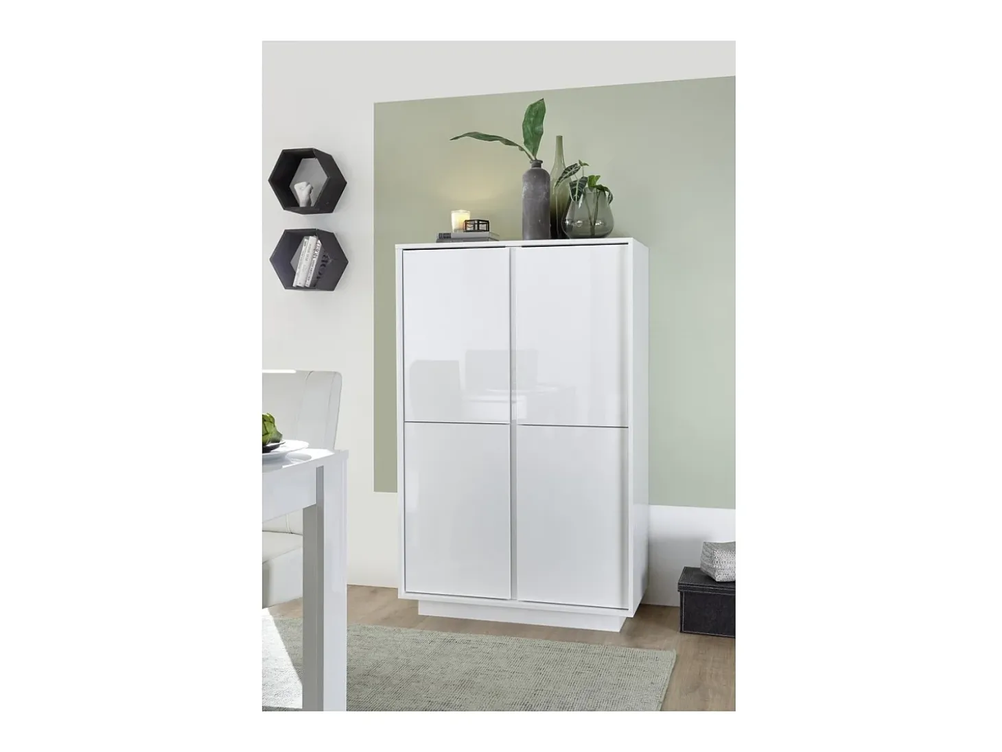 Aparador de 4 portas, coleção CREAM, cor branca laqueada brilhante, ideal para uma sala de jantar moderna.