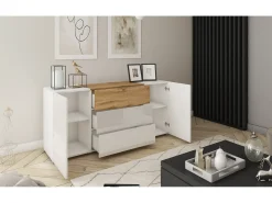Aparador moderno 150 cm – de pé, 3 gavetas e 2 portas, corpo branco mate, frentes branco brilho, detalhe carvalho wotan mate