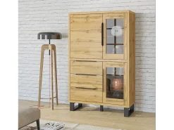Aparador na cor carvalho da coleção MILO. Acabamento em preto. Móvel ideal para a sua sala de jantar.