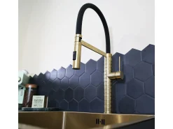 Architek Misturadora de lavatório com chuveiro dourado móvel Essebagno