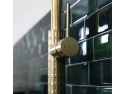 Architek Misturadora de lavatório com chuveiro extraível ouro escovado Essebagno