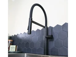 Architek Misturadora monocomando de lavatório com chuveiro de mão preta Essebagno