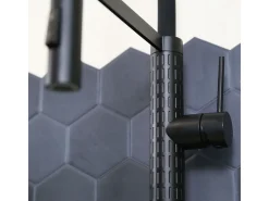 Architek Misturadora monocomando de lavatório com chuveiro de mão preta Essebagno