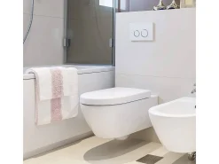 Assento sanitário em formato de D com fechamento suave para banheiro familiar branco 19_0000736