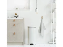 Balde de lixo com pedal Newicon 30L Branco Brabantia - Fecho Suave e Anti Odor