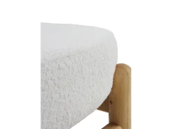 Banco estofado em boucle branco com estrutura e pernas em pinho