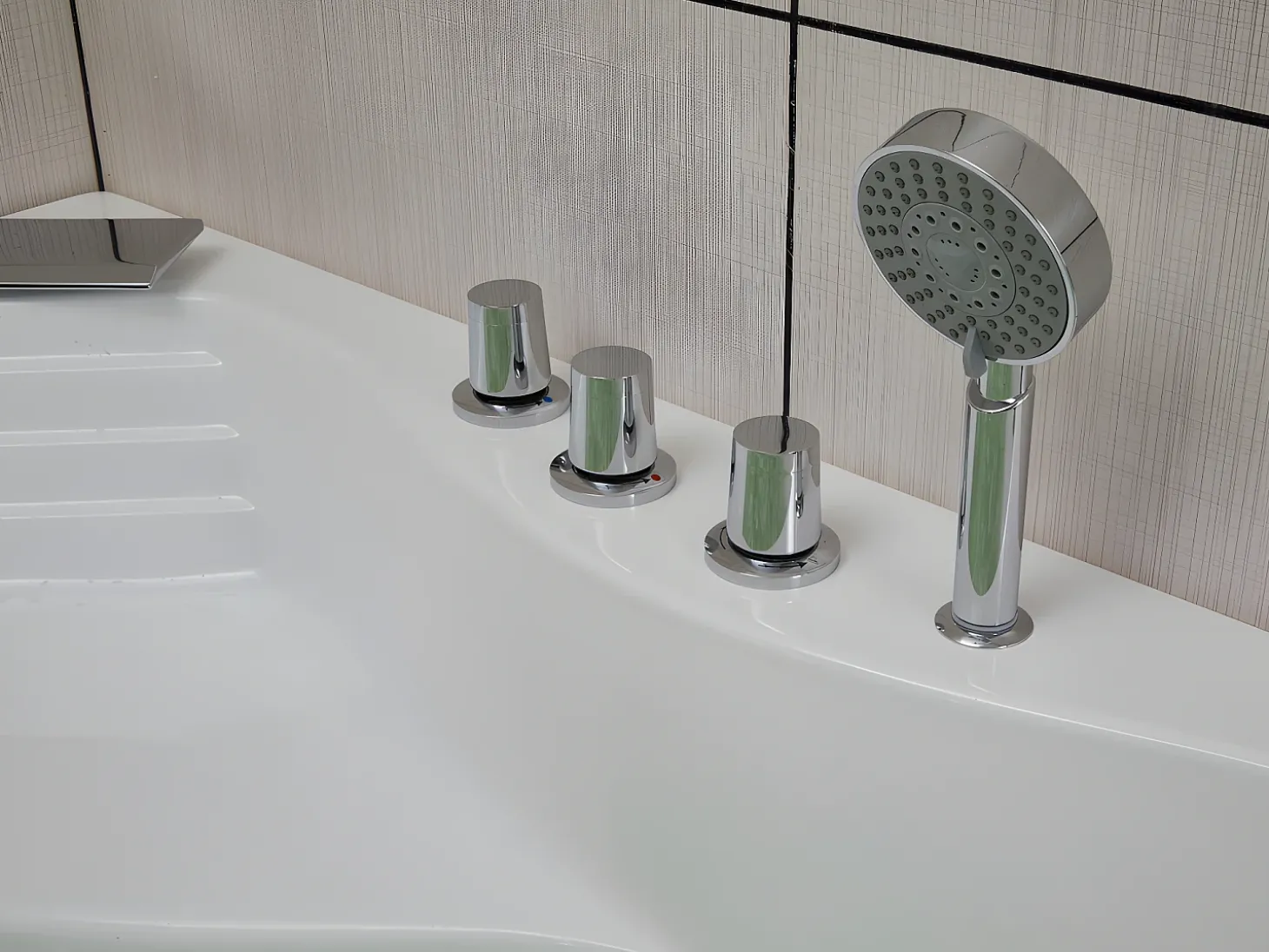 Banheira de canto de hidromassagem com sistema de cascata AGLENA - 2 lugares - 350 L - 150*150*60 cm