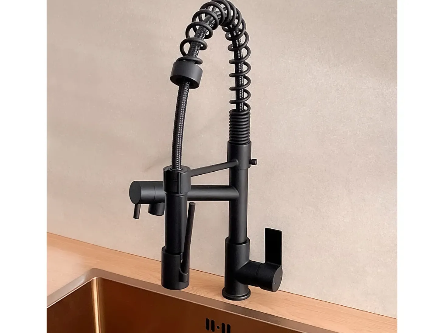 Big Hotto misturador para lava-loiça com chuveiro móvel preto Essebagno
