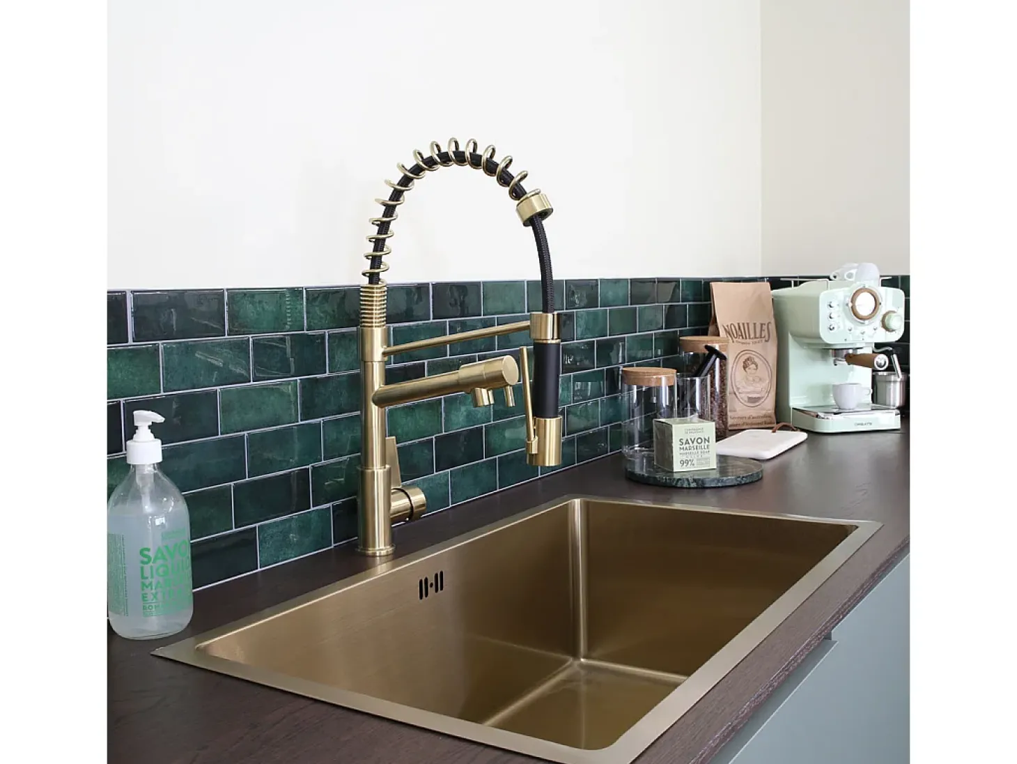 Big Hotto misturador para lava-loiça com chuveiro móvel em ouro escovado Essebagno