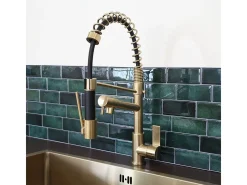 Big Hotto misturador para lava-loiça com chuveiro móvel em ouro escovado Essebagno