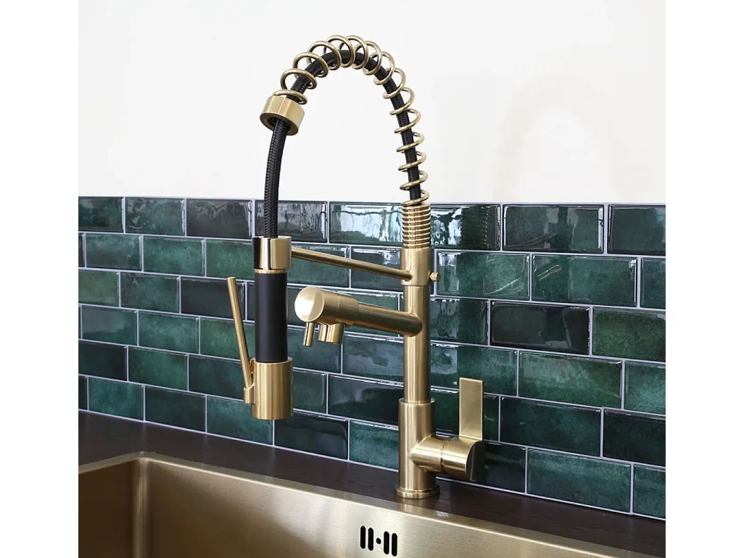 Big Hotto misturador para lava-loiça com chuveiro móvel em ouro escovado Essebagno
