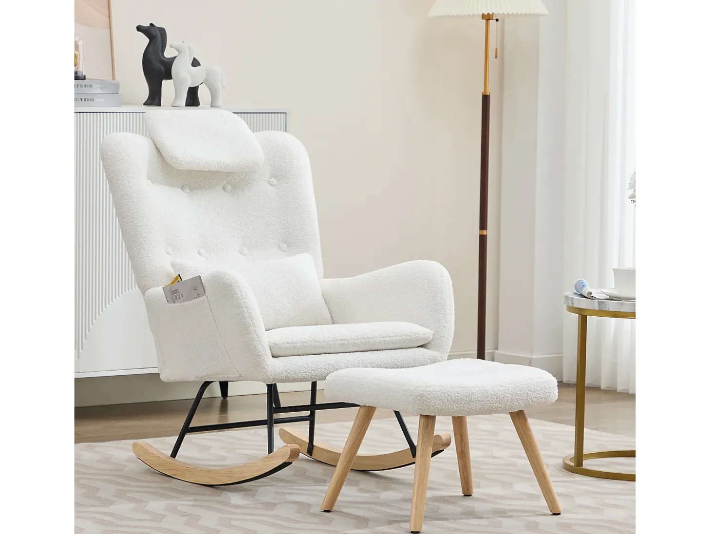 Cadeira de balanço com apoio para os pés - 73 x 92 x 102 cm - Apoios de braços e apoio de cabeça - Tecido de veludo Teddy - Branco
