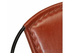 Cadeira em couro genuíno castanho
