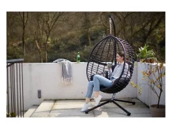 Cadeira suspensa preta em resina trançada AUROA com suporte em aço - Design elegante para interior e exterior