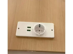 Cama sobreposta 90x200 cm - 3 camas - con fita de luz LED - equipada con 2 portas USB + 1 tomada - con escrivaninha - branco​ (colchão não incluído)