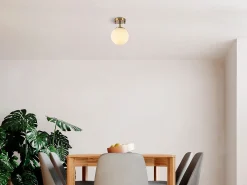 Candeeiro de teto em metal com globo D15 x A23 cm dourado e branco - DAMAR