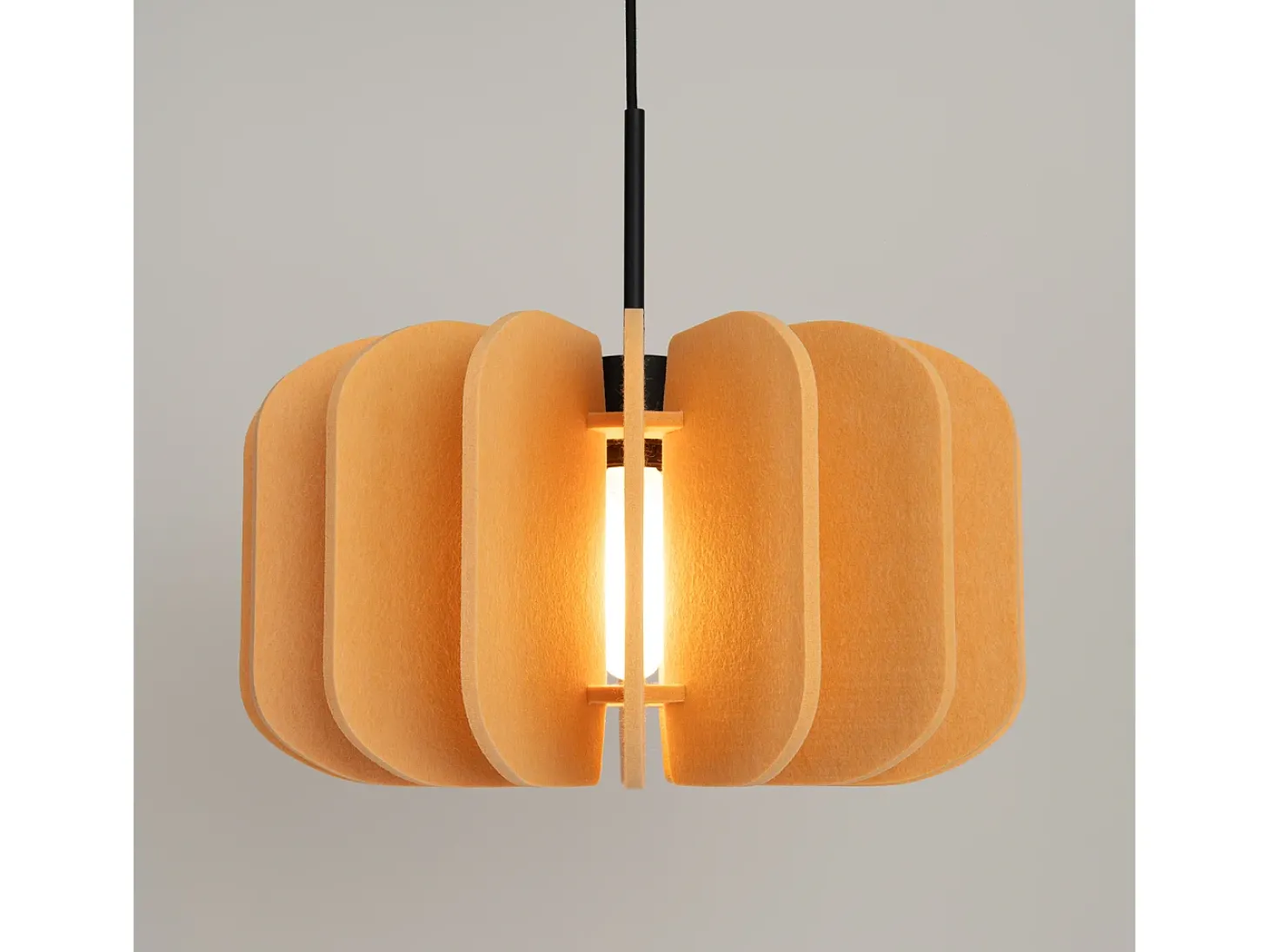 Candeeiro suspenso Mula moderno, feltro/aço - 1 lichtbronnen - L.45 x H.146 cm - amarelo/preto