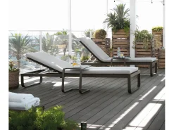 Chaise longue em alumínio castanho com almofada cinzenta