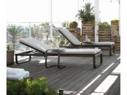 Chaise longue em alumínio castanho com almofada cinzenta