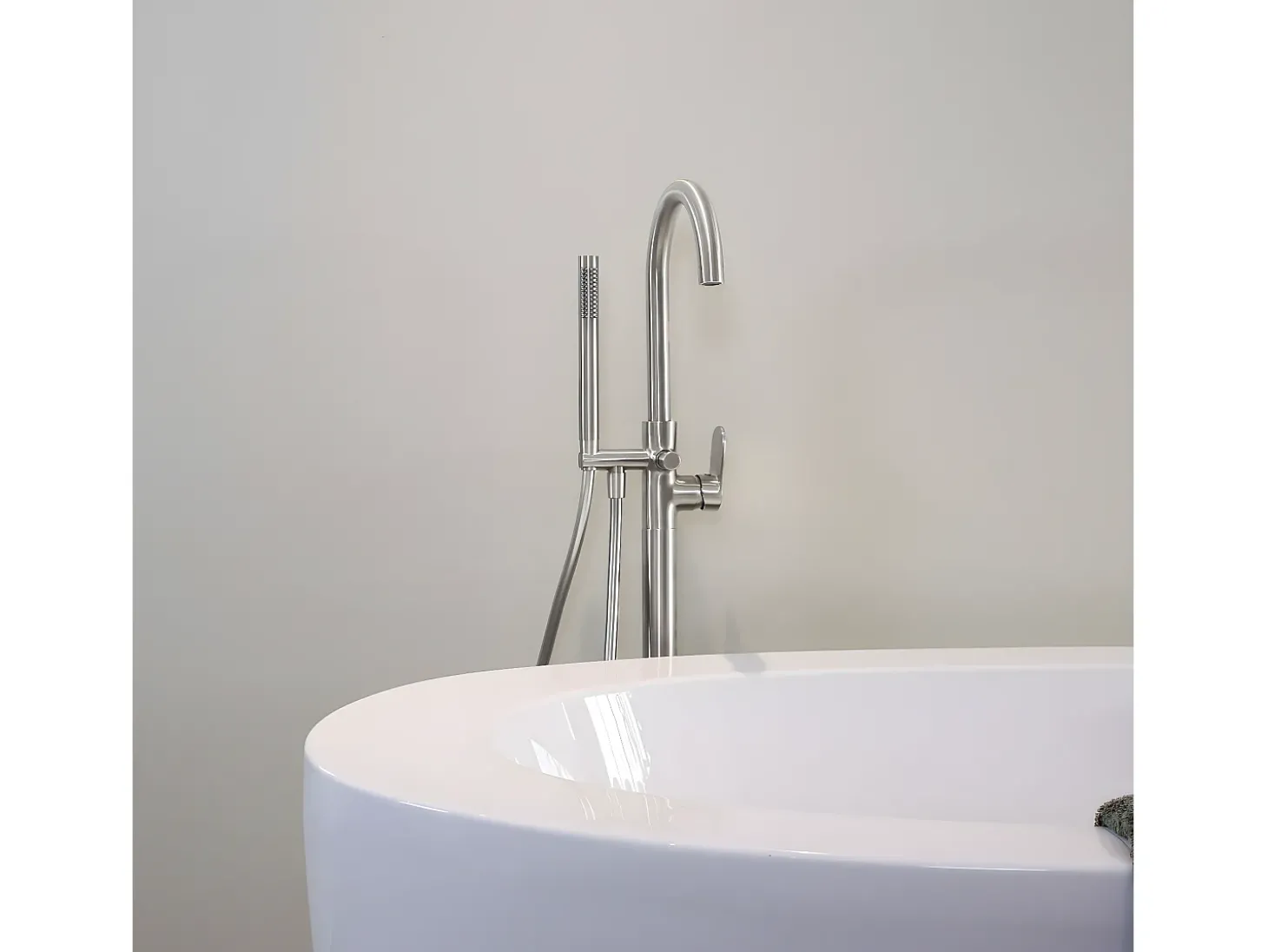 Charme II coluna mecânica de chão para ilha de banheira Acabamento tipo inox Essebagno