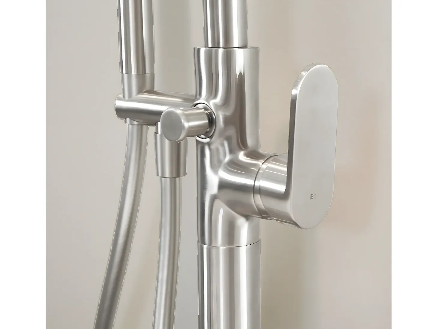 Charme II coluna mecânica de chão para ilha de banheira Acabamento tipo inox Essebagno