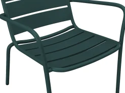 Conj. lazer jardim metal, 2 cadeirões baixos empilháveis, mesas apoio verde pinho MIRMANDE