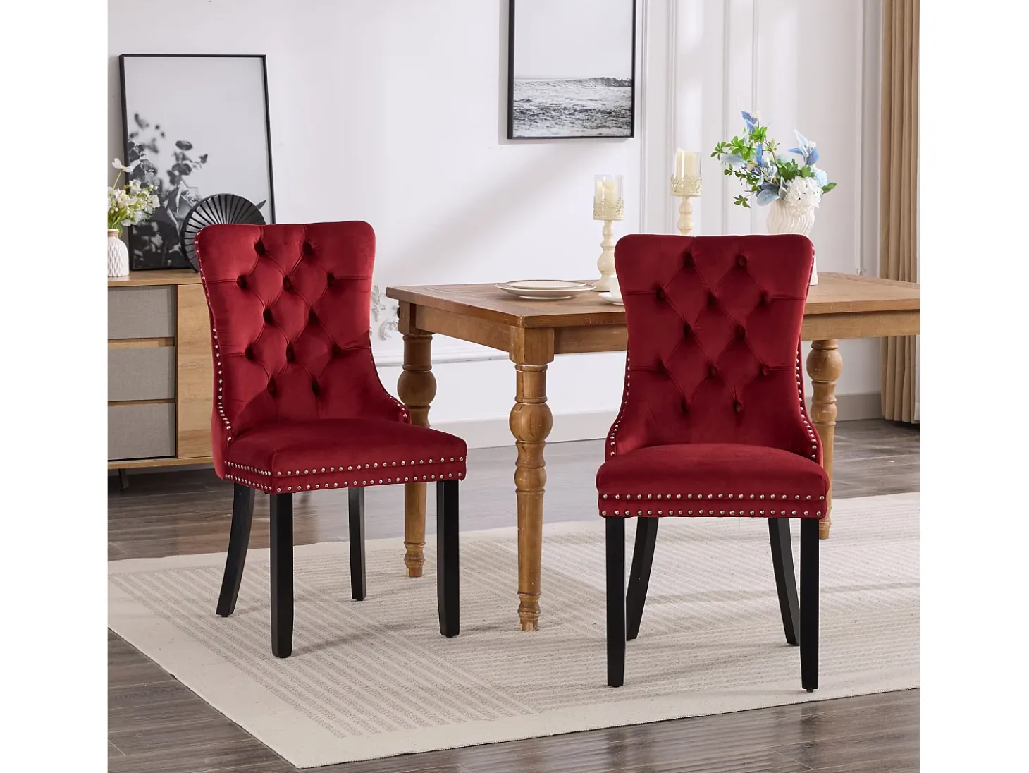 Conjunto de 2 cadeiras em veludo - Pés em madeira e tachas decorativas - Cor bordeaux