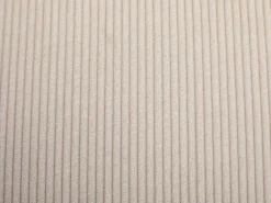 Conjunto de 2 cadeiras em veludo canelado e metal preto cor creme - RELIOZA