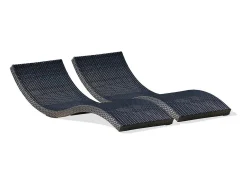 Conjunto de 2 espreguiçadeiras em resina entrançada