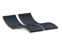 Conjunto de 2 espreguiçadeiras em resina entrançada