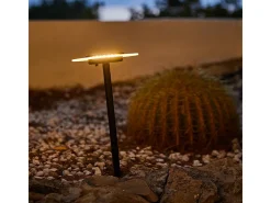 Conjunto de 2 luminárias solares de jardim. H35CM UFO