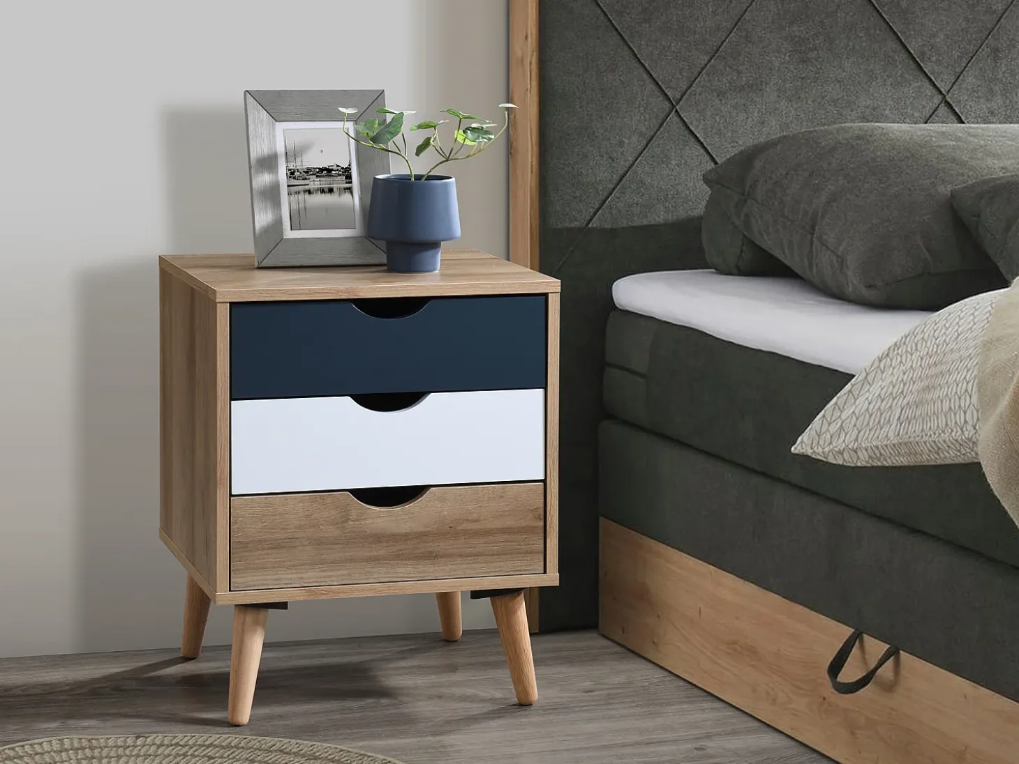 Conjunto de 2 mesas de cabeceira com 3 gavetas, nas cores branco natural e azul marinho - LURVIA