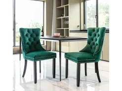 Conjunto de cadeiras de sala de jantar, com pés em madeira e acabamento com tachas, revestimento em veludo, estrutura em madeira maciça, verde