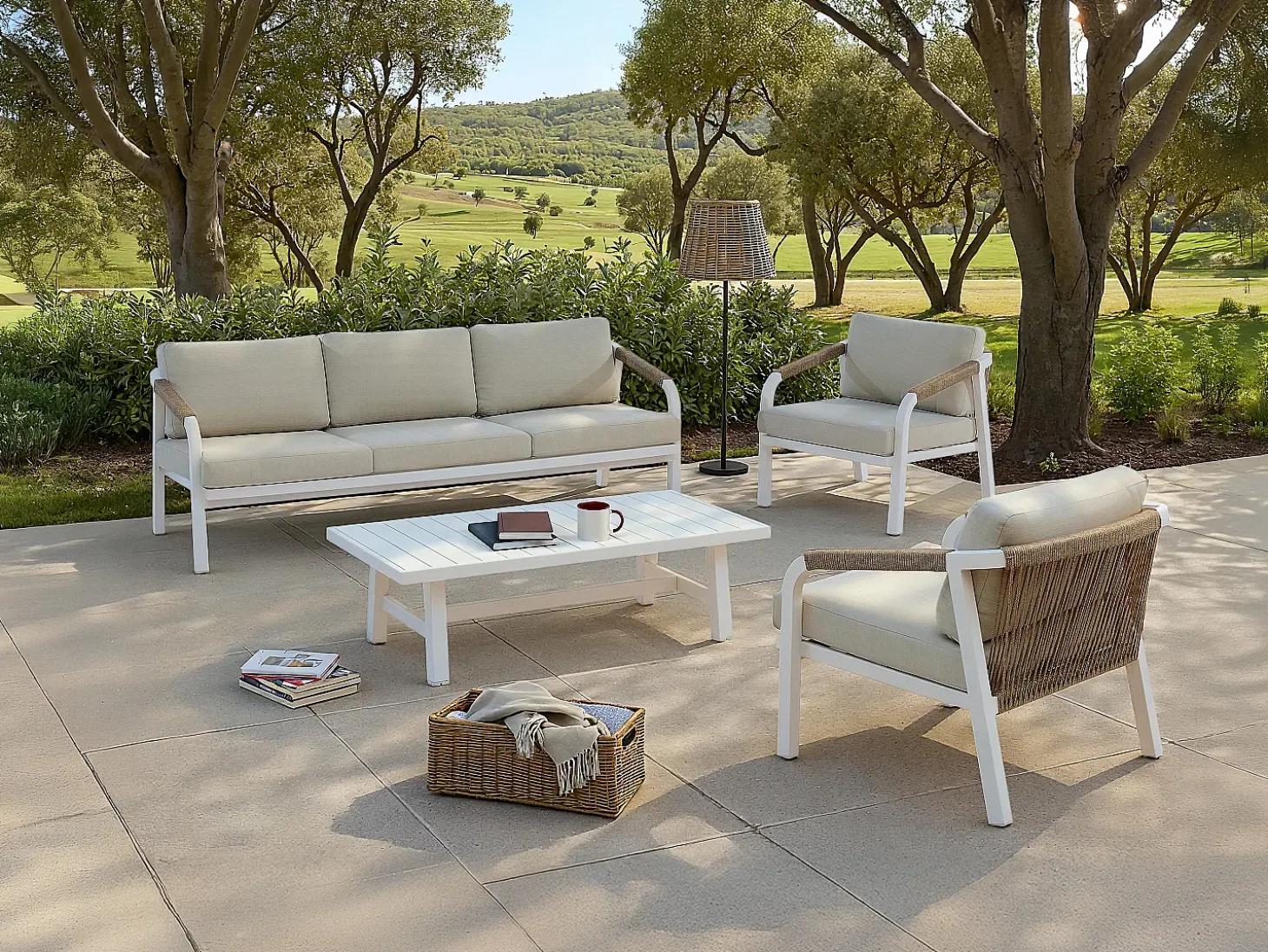 Conjunto de jardim em alumínio e corda: sofá 3 lugares, 2 poltronas e uma mesa de centro – Branco com almofadas bege – LUREYA da MYLIA