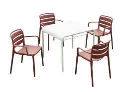 Conjunto de jardim em polipropileno - uma mesa C.90 cm e 4 cadeiras empilháveis - Terracotta - MOAH de MYLIA
