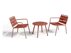 Conjunto de jardim metal terracota, 2 cadeirões baixos empilháveis e uma mesa de apoio