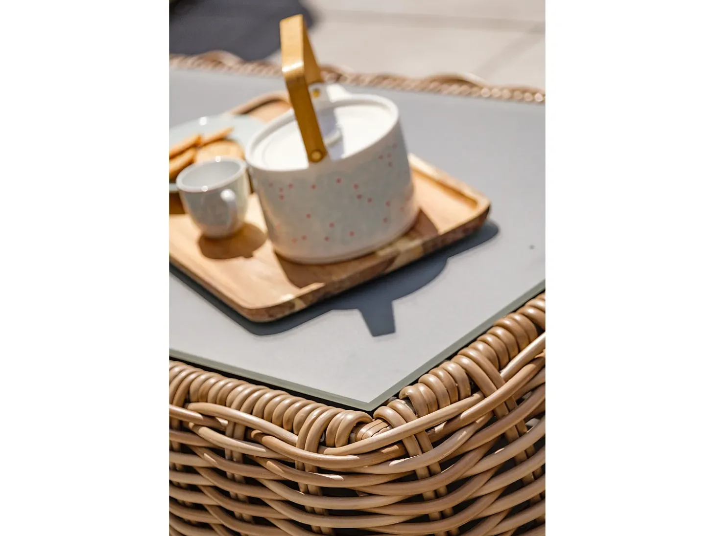 Conjunto de lounge de jardim de 6 lugares em resina de vime