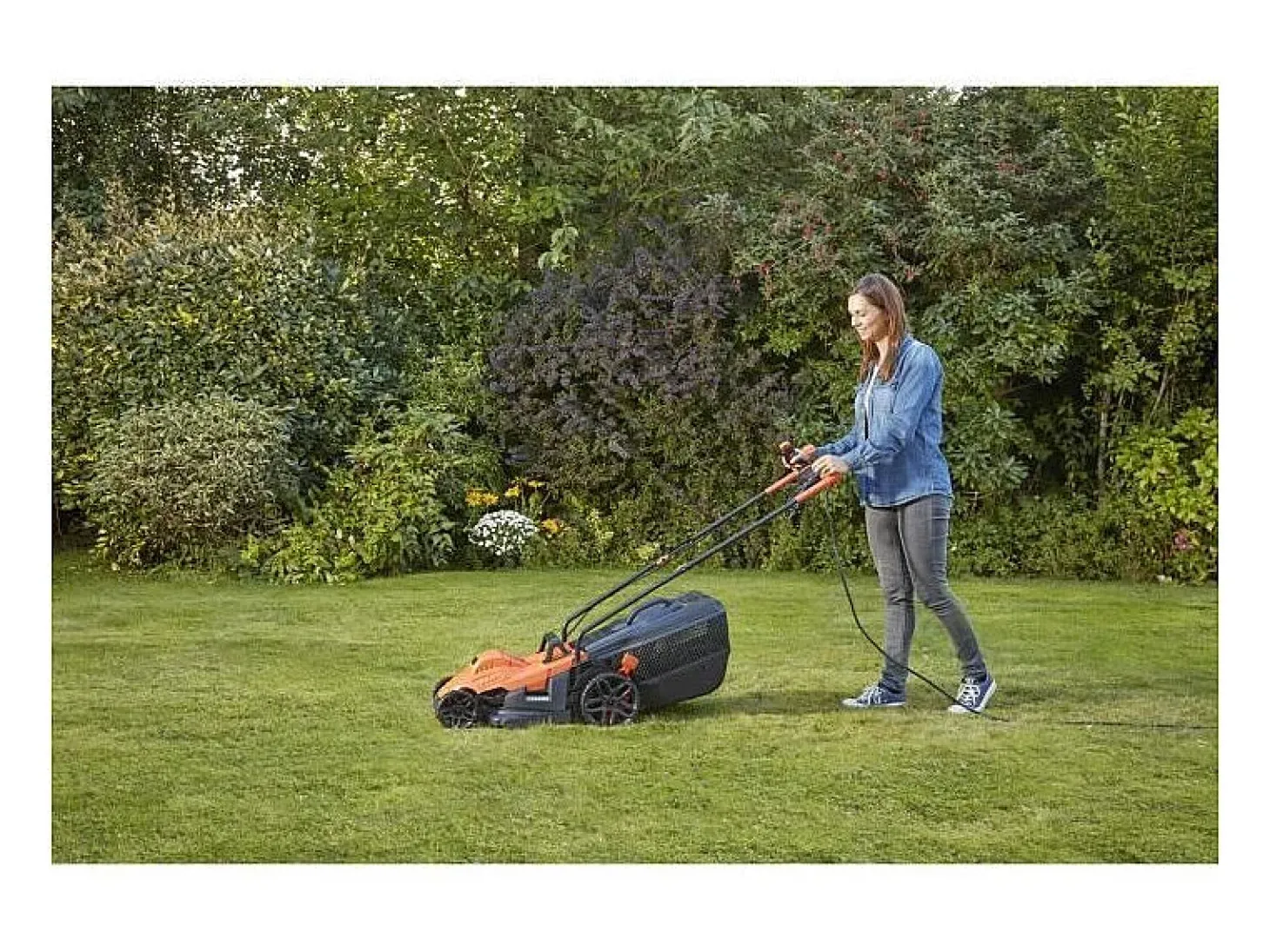 Cortador de Grama BLACK + DECKER 1400W 34cm - Punho tipo bicicleta BEMW461BH