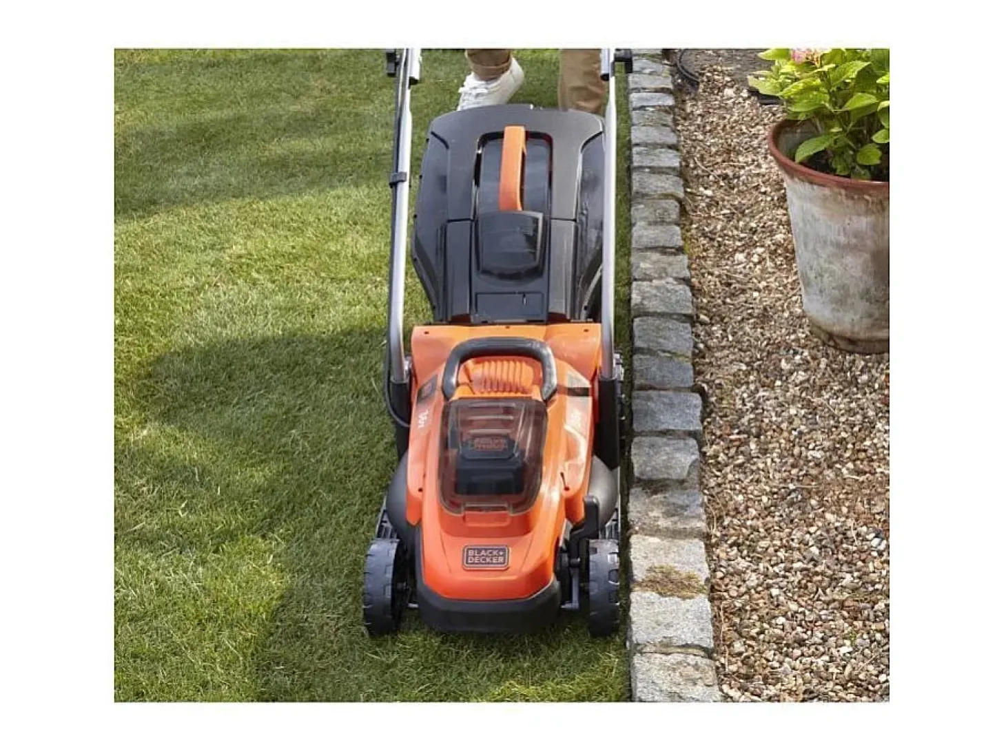 Cortador de grama sem fio BLACK & DECKER BCMW3336L1-QW - 36V - 33 cm - 2,5Ah - Mulching