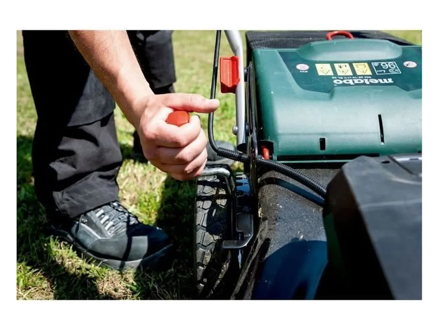 Cortador de relva sem fio Metabo RM 36-18 LTX BL 46 cm, motor brushless, 7 alturas de corte, saco 55 L, autotracionado, 18 V