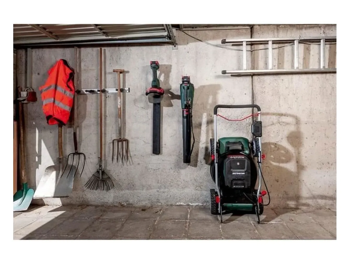 Cortador de relva sem fio Metabo RM 36-18 LTX BL 46 cm, motor brushless, 7 alturas de corte, saco 55 L, autotracionado, 18 V