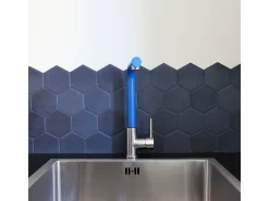 Esseloki misturador para lava-loiça em aço inoxidável com bico azul Essebagno