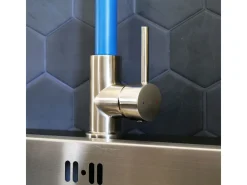 Esseloki misturador para lava-loiça em aço inoxidável com bico azul Essebagno