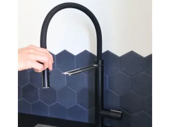 Exil Torneira misturadora de cozinha com ducha extraível preto e efeito aço inoxidável Essebagno