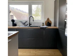 Foga Misturadora de lavatório com chuveiro de mão extraível em preto mate Essebagno