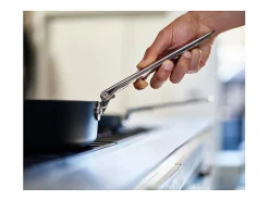 Frigideira antiaderente Joseph Joseph Space 28 cm (3.8 qt), com mango plegável de aço inox e tampa de vidro, apta para indução e forno até 232°C.