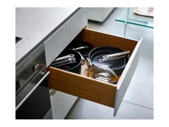 Frigideira antiaderente Joseph Joseph Space 28 cm (3.8 qt), com mango plegável de aço inox e tampa de vidro, apta para indução e forno até 232°C.