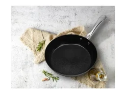 Frigideira de aço carbono GSW AVANTI 28 cm - Cabo rebitado, indução, compatível com forno e lava-louças