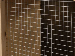Galinheiro com cerca em madeira 4 galinhas C.173 x L. 64 x A. 108 cm natural - LEVAS